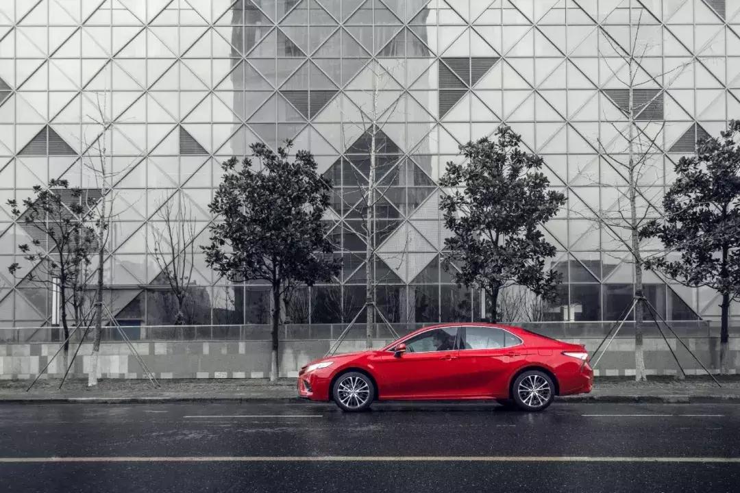 中庸的才是大众的，巨变的第八代凯美瑞，变化这么大你接受吗？