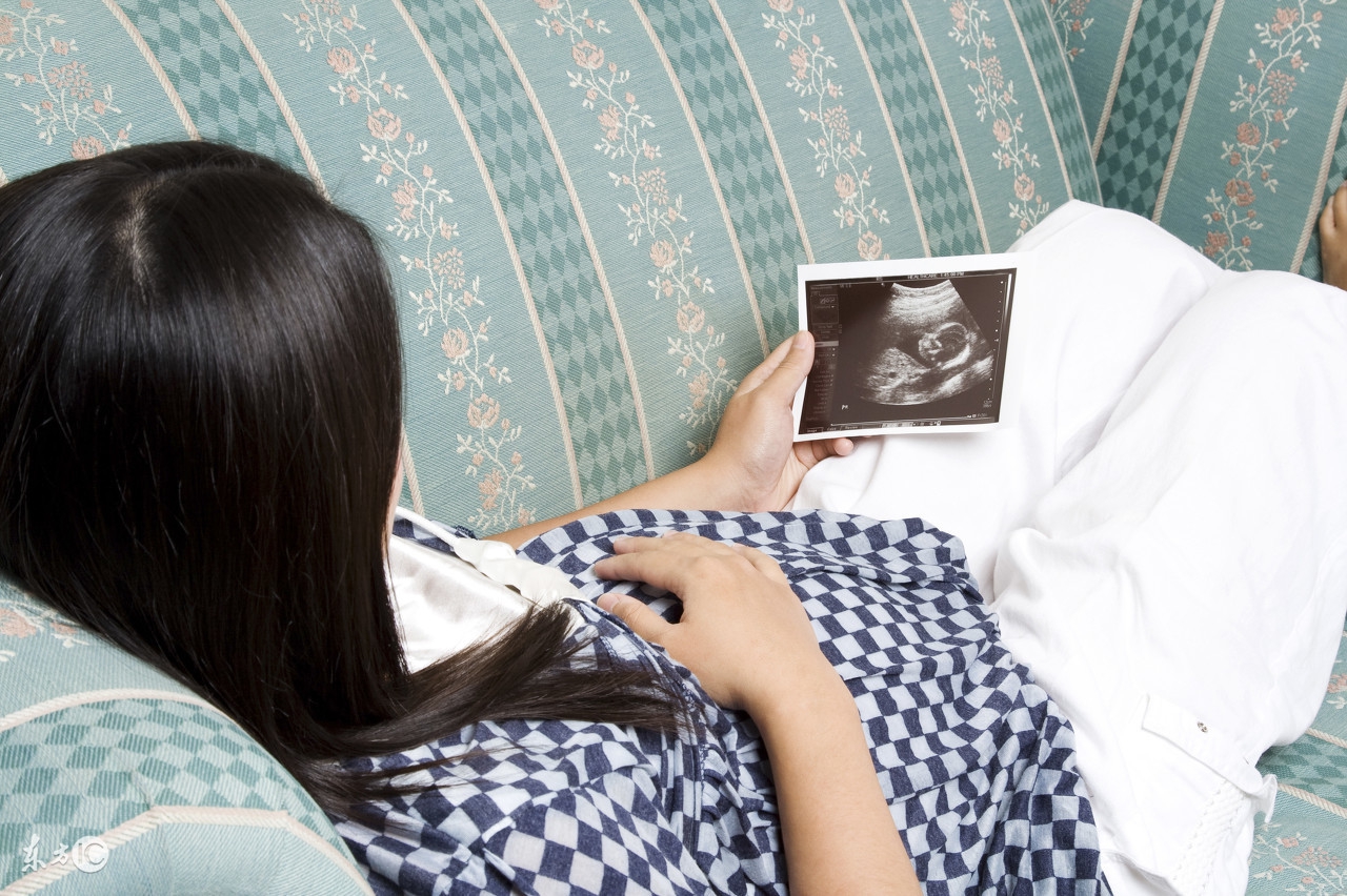 怀孕50天有胎芽没胎心有妊娠反应,怀孕36天忽然没有什么反应正常吗