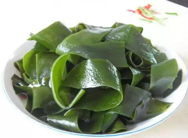 大骨熬好汤骨头捞出来要盖盖子吗,大骨头炖好啦泡在汤里还是捞出来