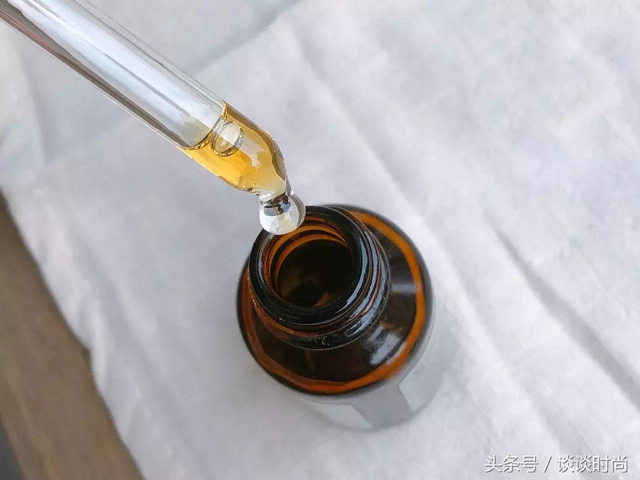 适合年轻人用的滋润提肤精华,适合敏感大油皮的大牌精华