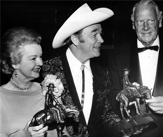 bolotie娉㈡礇棰嗗甫prada,bolotie娉㈡礇棰嗗甫闊╃増