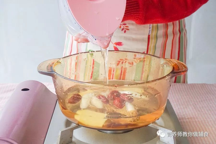 宝宝感冒了流鼻涕不让擦,孩子流鼻涕咳嗽不停吃药没效果