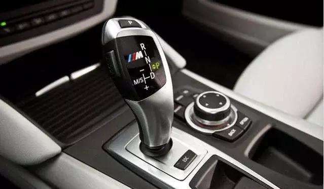 自动挡车怎么开最安全,自动挡冰雪下坡路怎么开