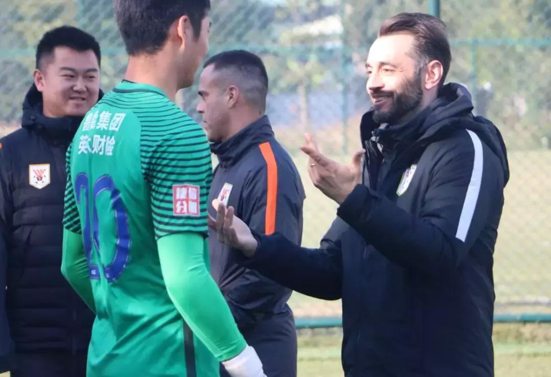 鲁能主教练李霄鹏去哪了,李霄鹏教练组