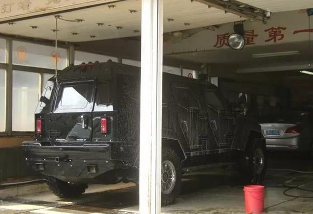 1500万的车怎么洗?小哥摇摇头说你换个地吧!