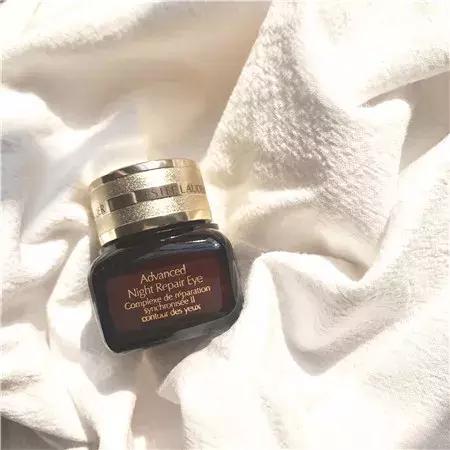 20岁应该用什么样的眼霜,为什么过了20岁一定要用眼霜