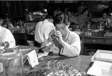 朝鲜战争中这个国家发了大财,尤其是汽车工业直接成世界第一