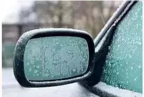 下雪车玻璃被冻住怎么办,雪后车玻璃结冰怎么处理
