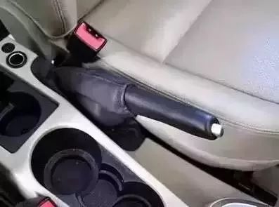 下雪车玻璃被冻住怎么办,雪后车玻璃结冰怎么处理