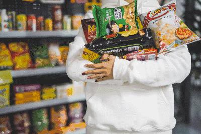 昆明人，让马爸爸都眼红的千亿市场袭来！1元带你吃遍爆款零食！