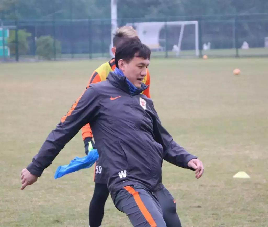 鲁能主教练李霄鹏去哪了,李霄鹏教练组