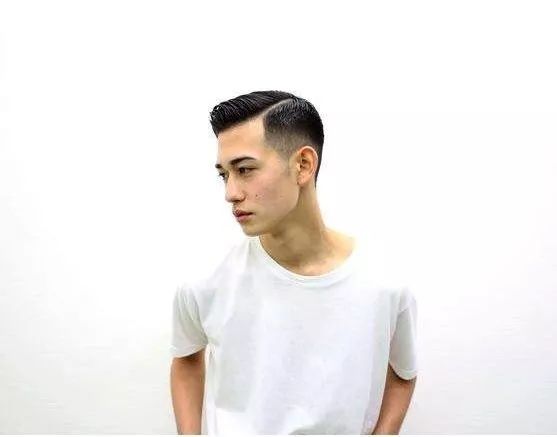 普通tshirt怎样穿更时尚,t-shirt怎么样才能潮流