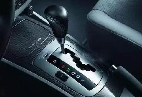 自动挡车怎么开最安全,自动挡冰雪下坡路怎么开