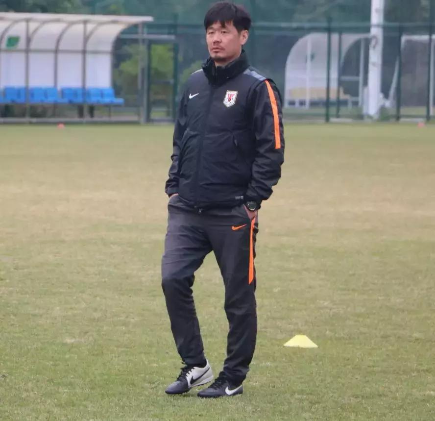 鲁能主教练李霄鹏去哪了,李霄鹏教练组