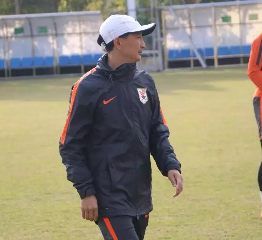 鲁能主教练李霄鹏去哪了,李霄鹏教练组