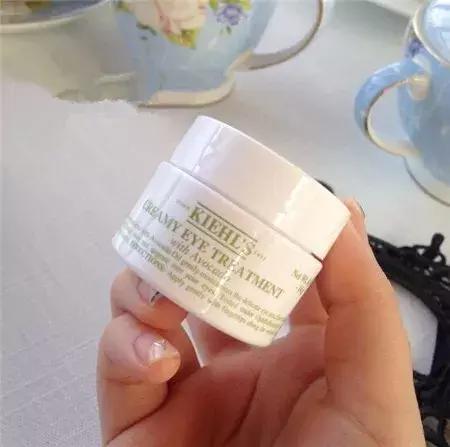 20岁应该用什么样的眼霜,为什么过了20岁一定要用眼霜