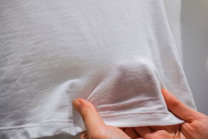 普通tshirt怎样穿更时尚,t-shirt怎么样才能潮流