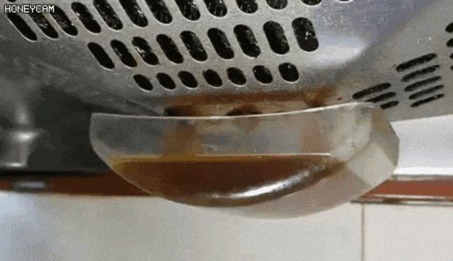 一个饮料瓶就能彻底清洗油烟机,教你不用一滴水一年没洗油烟机