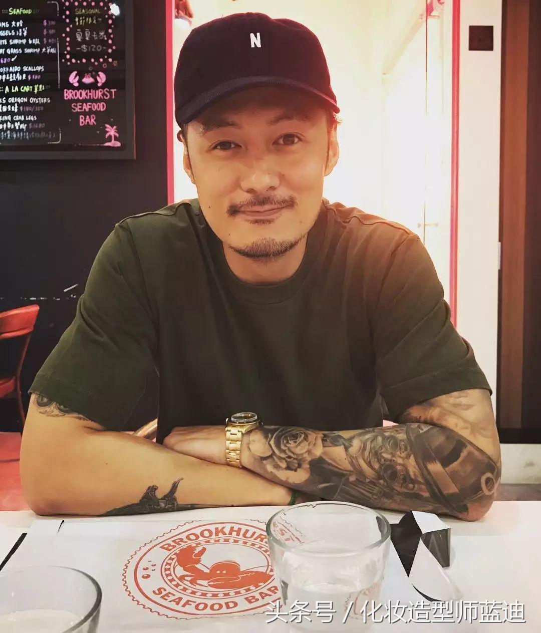 皮肤偏黑的男生怎么穿搭才好看,180皮肤黑的男生怎么搭配