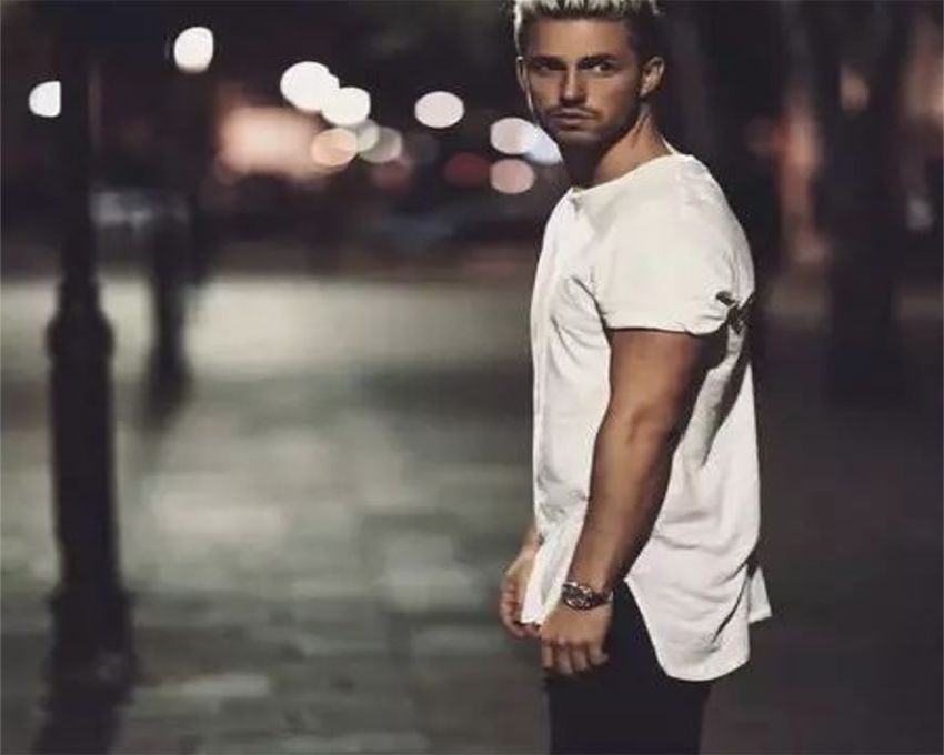 普通tshirt怎样穿更时尚,t-shirt怎么样才能潮流