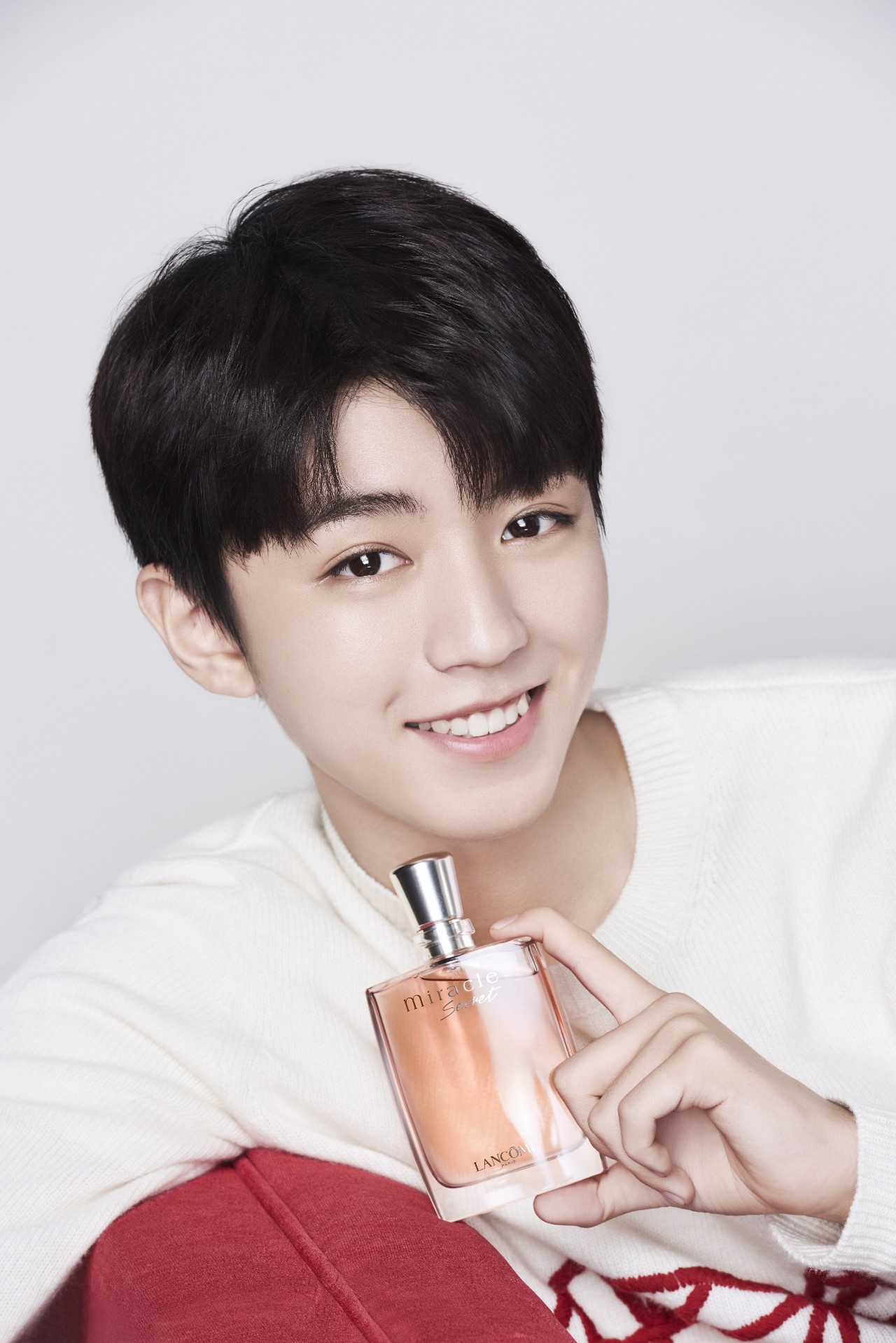 王俊凯用什么色号的口红,王俊凯同款什么牌子的口红