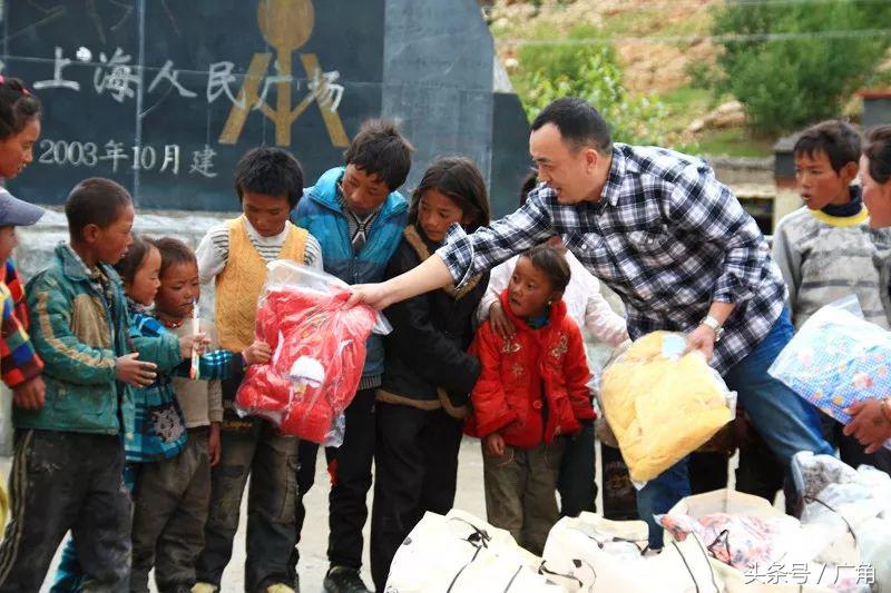 感恩聚力同行:小阿福集团20周年盛典嗨翻欧亚会展国际酒店