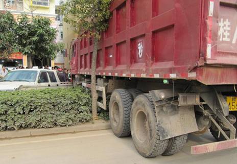 驾驶车辆遇到刹车失灵正确的做法,驾车刹车失灵怎么办自动挡