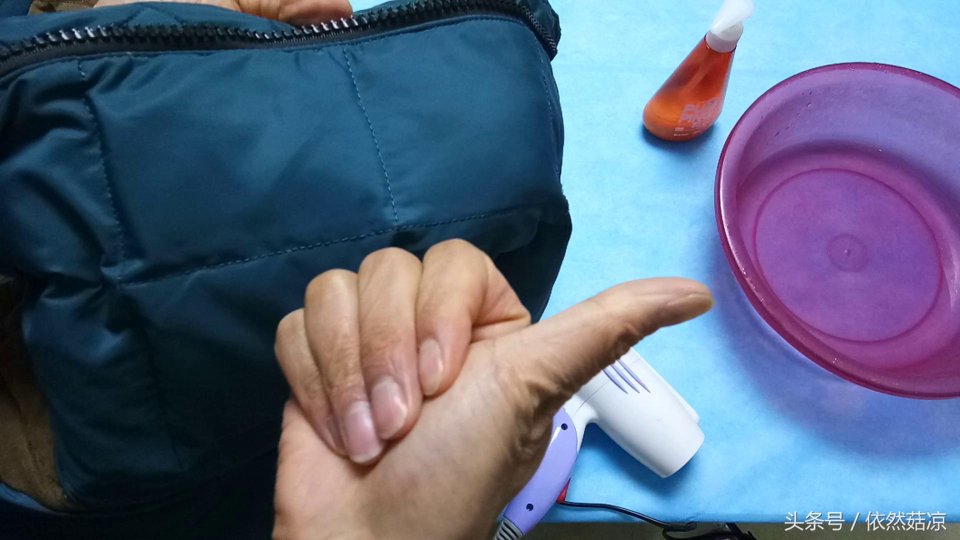 羽绒服沾上火锅油渍干了怎么洗掉,羽绒服顽固油渍如何处理