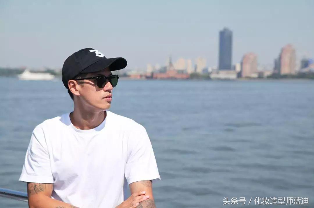 皮肤偏黑的男生怎么穿搭才好看,180皮肤黑的男生怎么搭配