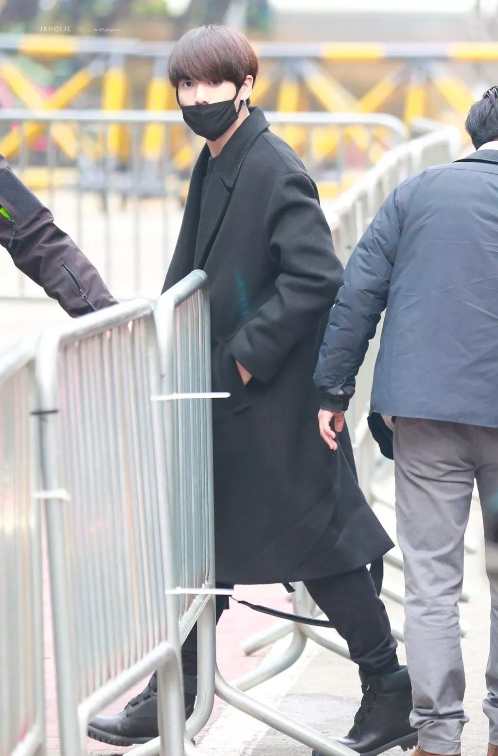 本周TA最潮：西卡全白美翻机场SUZY星空裙养眼素颜也完美