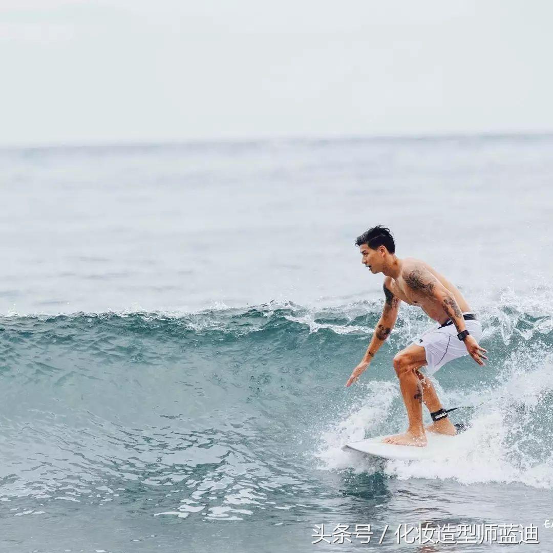 皮肤偏黑的男生怎么穿搭才好看,180皮肤黑的男生怎么搭配