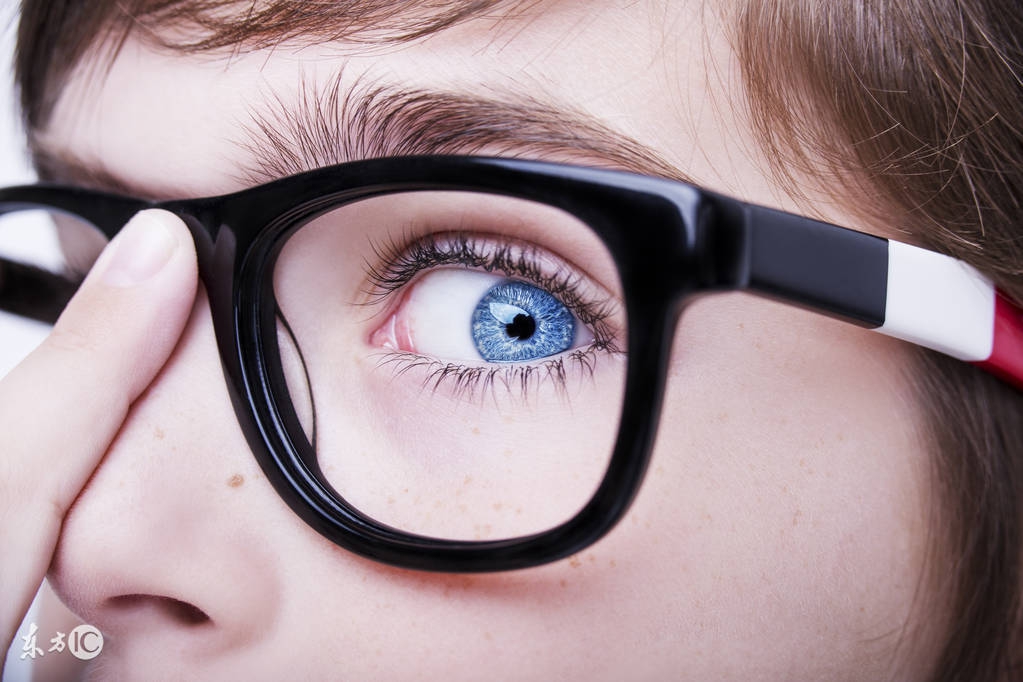 小明的眼睛高度近视,小明近视