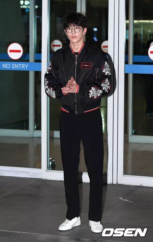 本周TA最潮：西卡全白美翻机场SUZY星空裙养眼素颜也完美