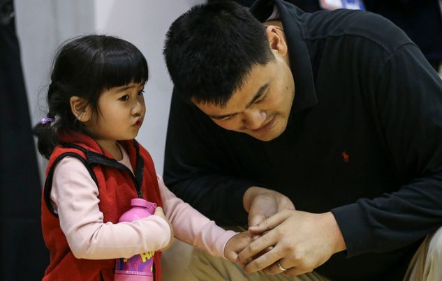 她们都是中国当红明星，却选择在国外偷生孩子，星二代成了外国人