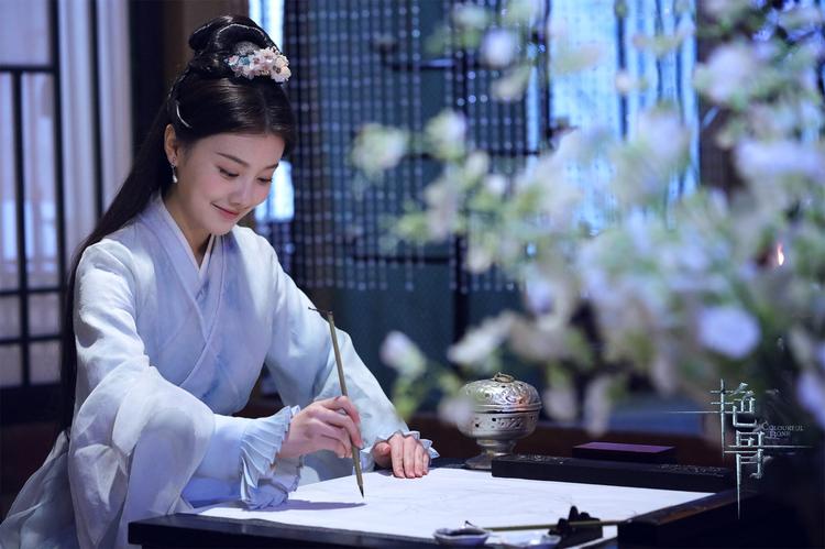 撞脸郑爽,出演《如懿传》,矿泉水女星主演的古装整容剧是要火!