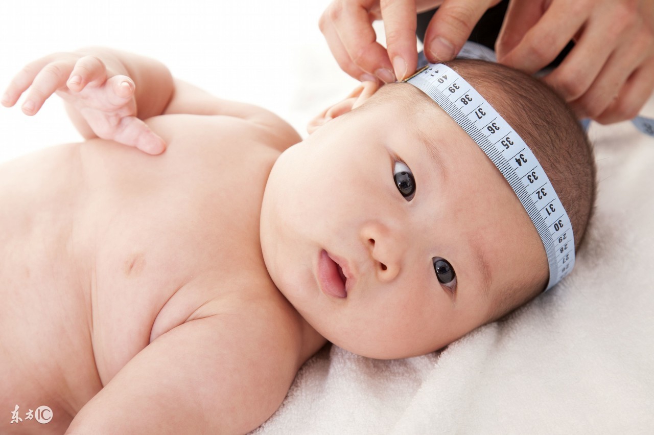 宝宝出生头部有个硬疙瘩,新生儿出生被产道挤压头部有肿块