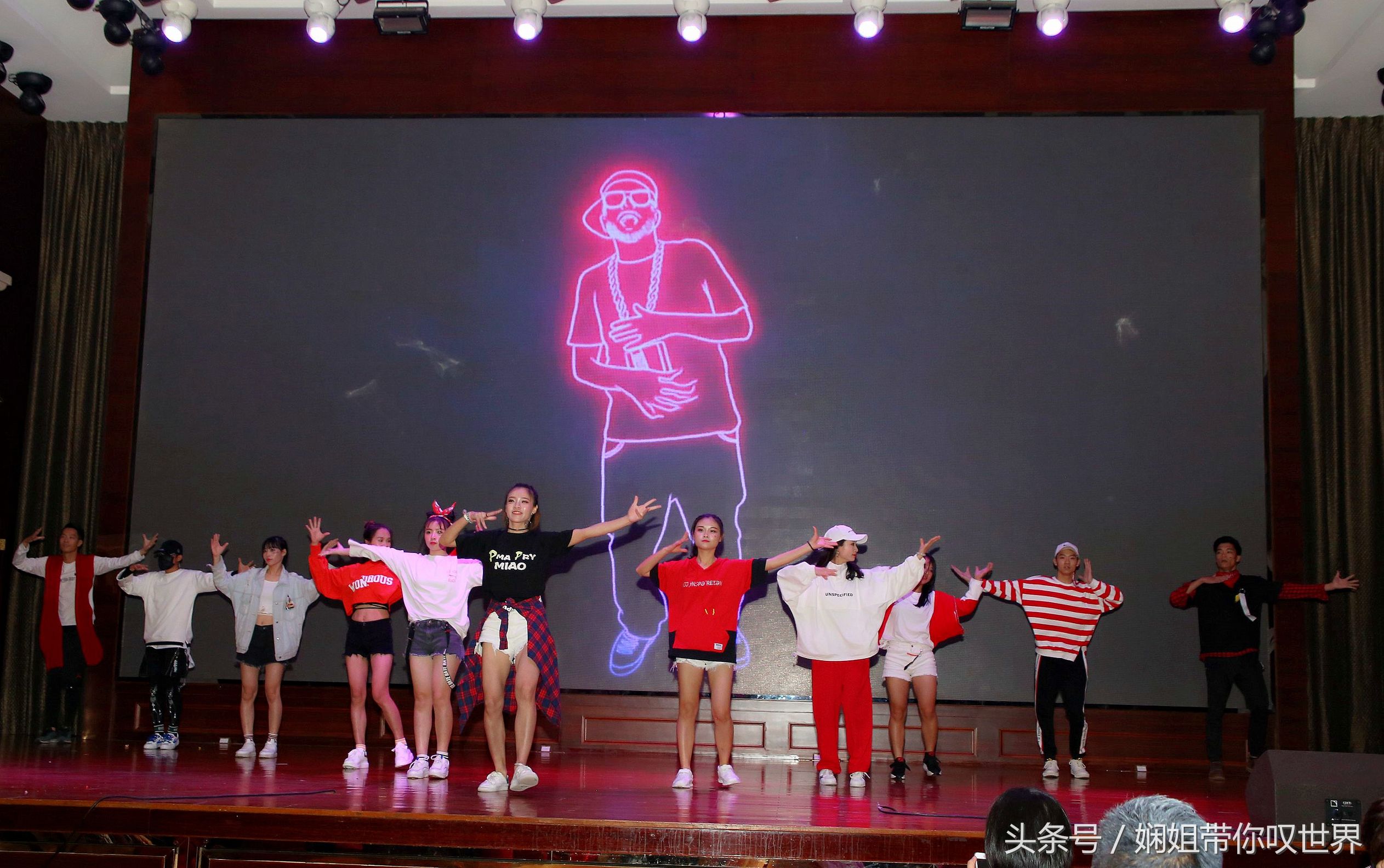 九载春华秋实今朝骏业日新的意思,春华秋实谱写事业华章