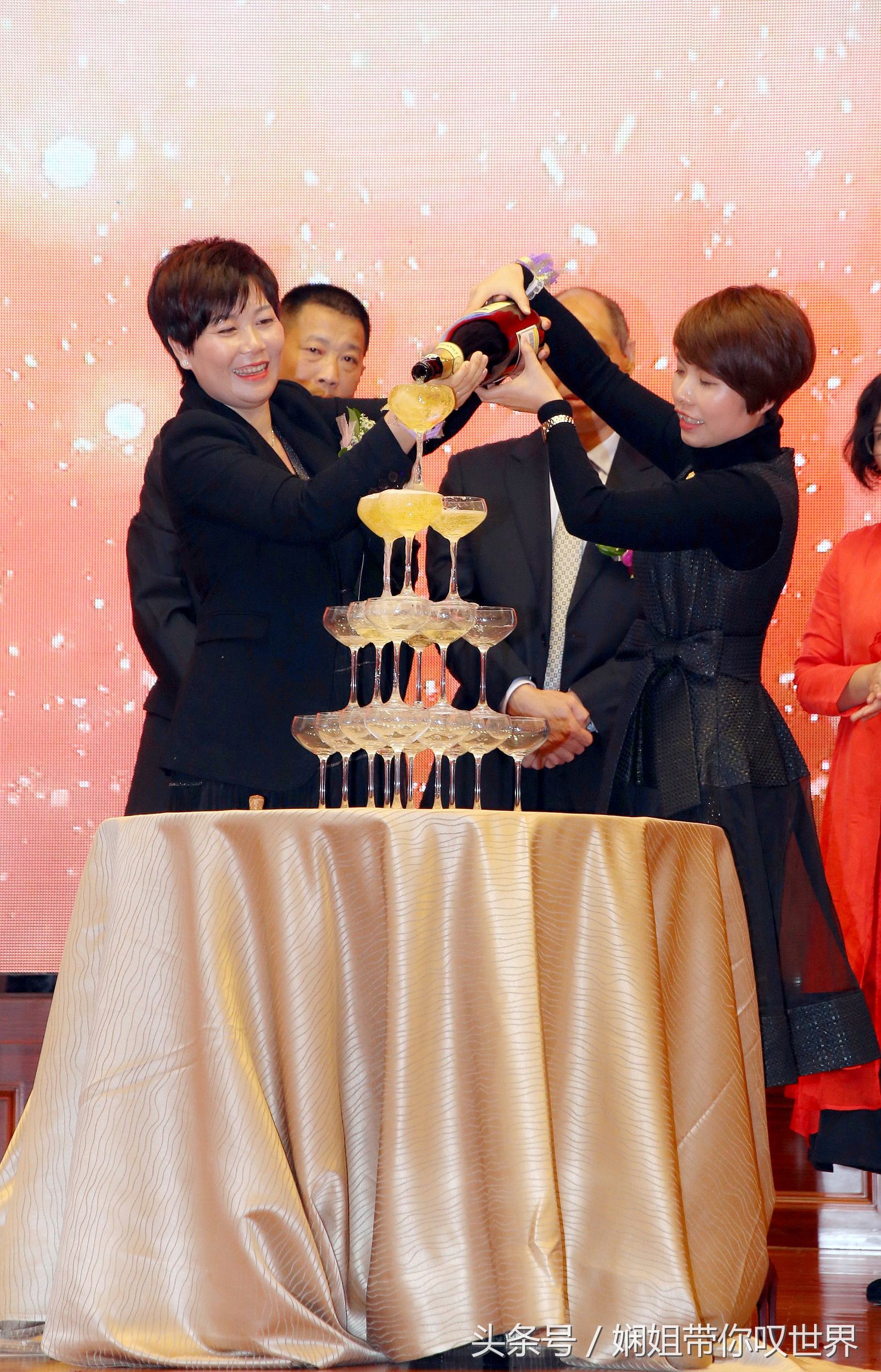 九载春华秋实今朝骏业日新的意思,春华秋实谱写事业华章