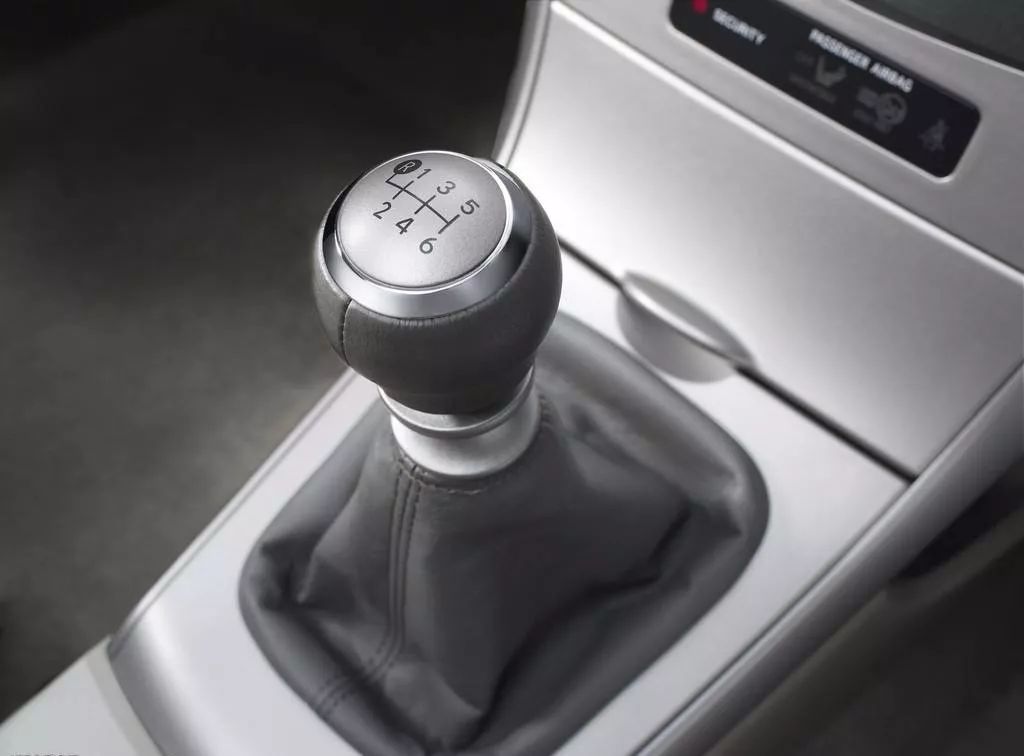 各车型的换挡方式,新手上路手动挡正确换挡方式