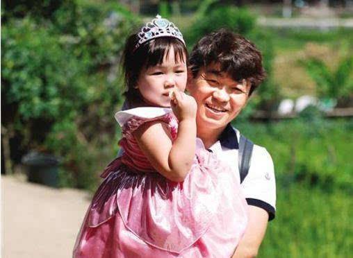 她们都是中国当红明星，却选择在国外偷生孩子，星二代成了外国人