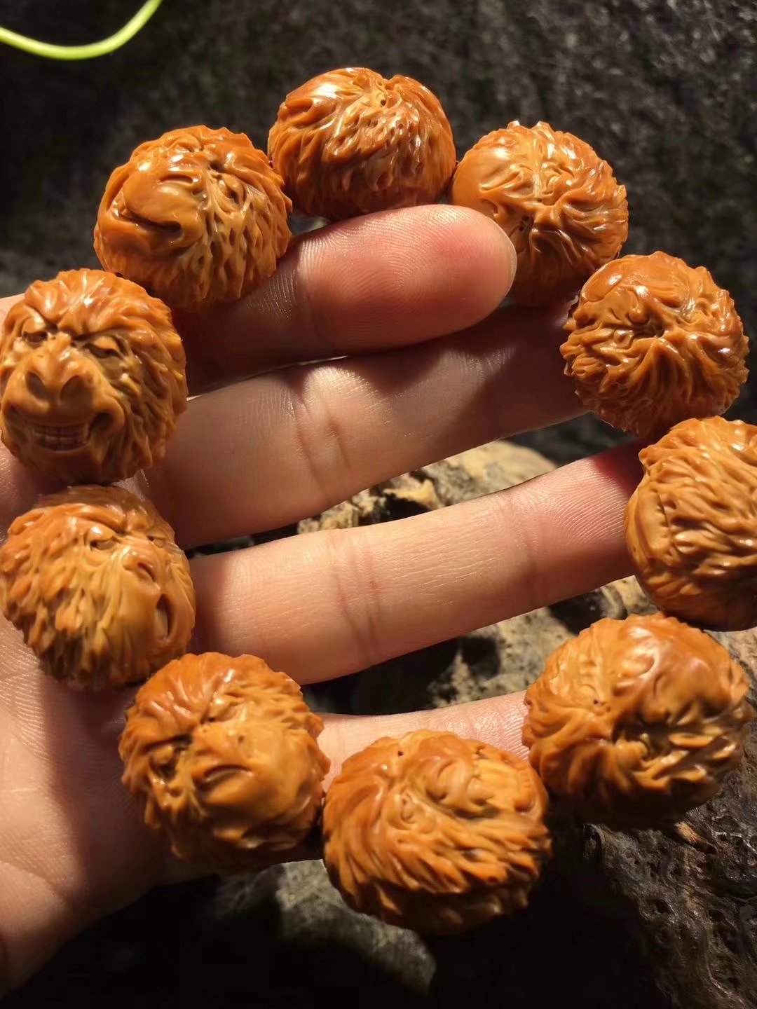 橄榄核雕分铁核和黄核,橄榄核铁核是实心的吗