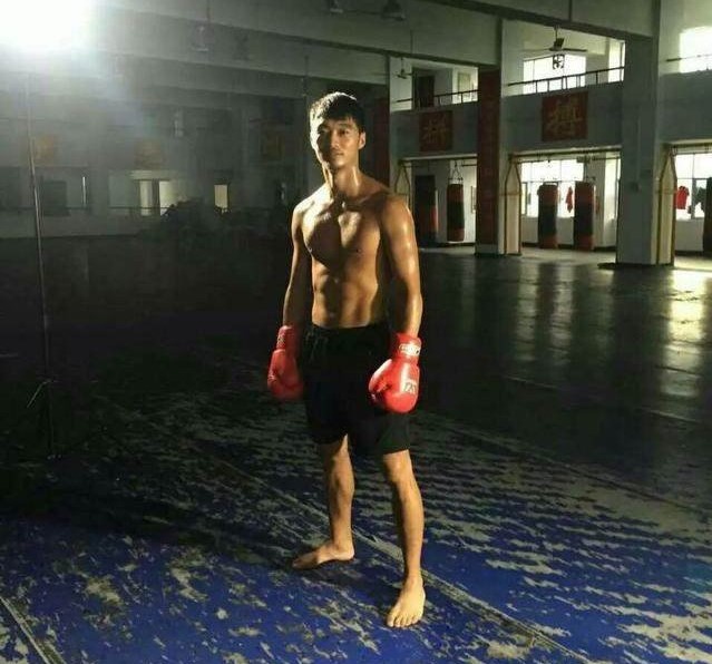 少林寺塔沟武术学校吉尼斯纪录,少林塔沟武校何宇昊教练