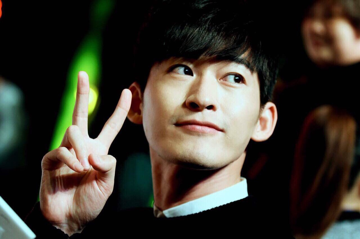 张翰分手后第一次现身机场,张翰分手后采访