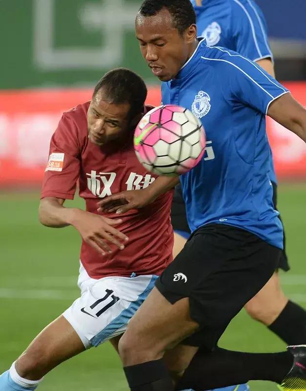 足坛有没有和中国混血的现役球星,徐根宝中国足球队员