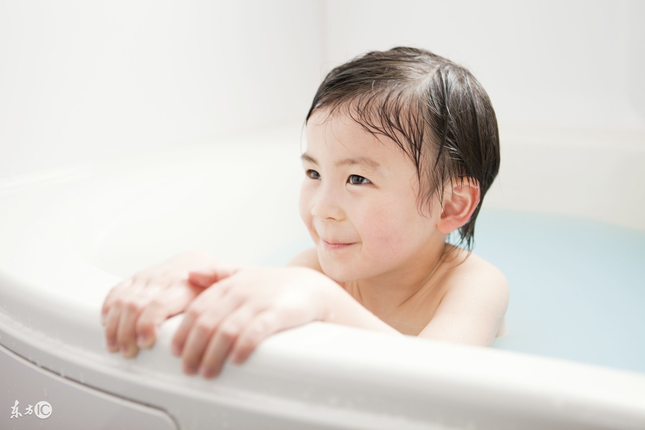 宝宝洗澡有什么说法,宝宝洗澡太干净会怎么样