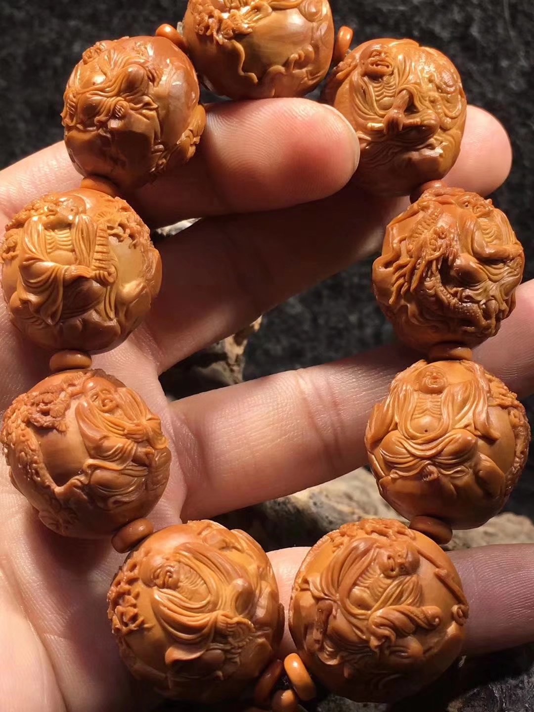 橄榄核雕分铁核和黄核,橄榄核铁核是实心的吗