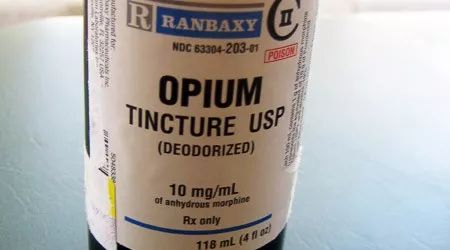 他完成首例妇科手术,被誉为女性的恩人,却因一场实验被批为恶魔