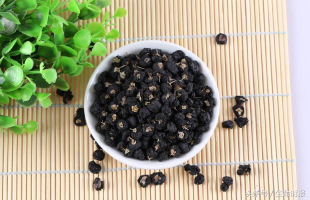 黑枸杞泡水里面滴白醋了还能喝吗,黑枸杞紫药水