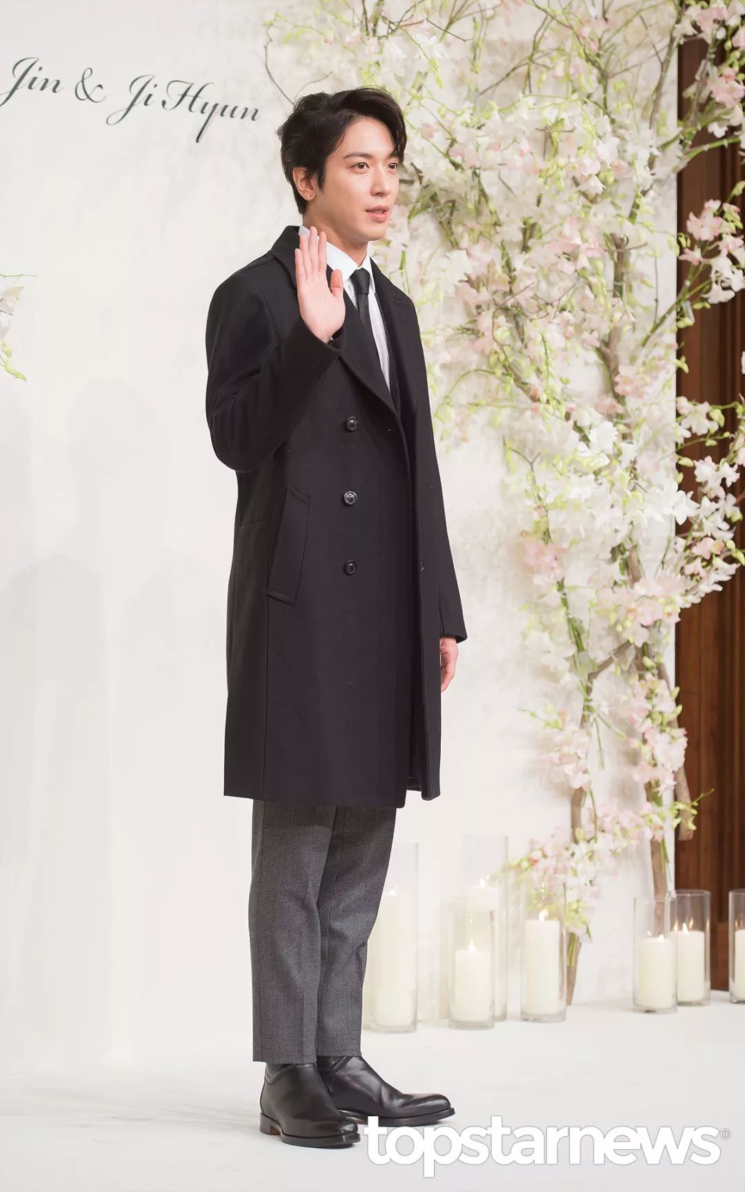 本周TA最潮：西卡全白美翻机场SUZY星空裙养眼素颜也完美