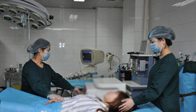 女儿20岁怀孕母亲得知精神崩溃,20岁女儿突然怀孕真相